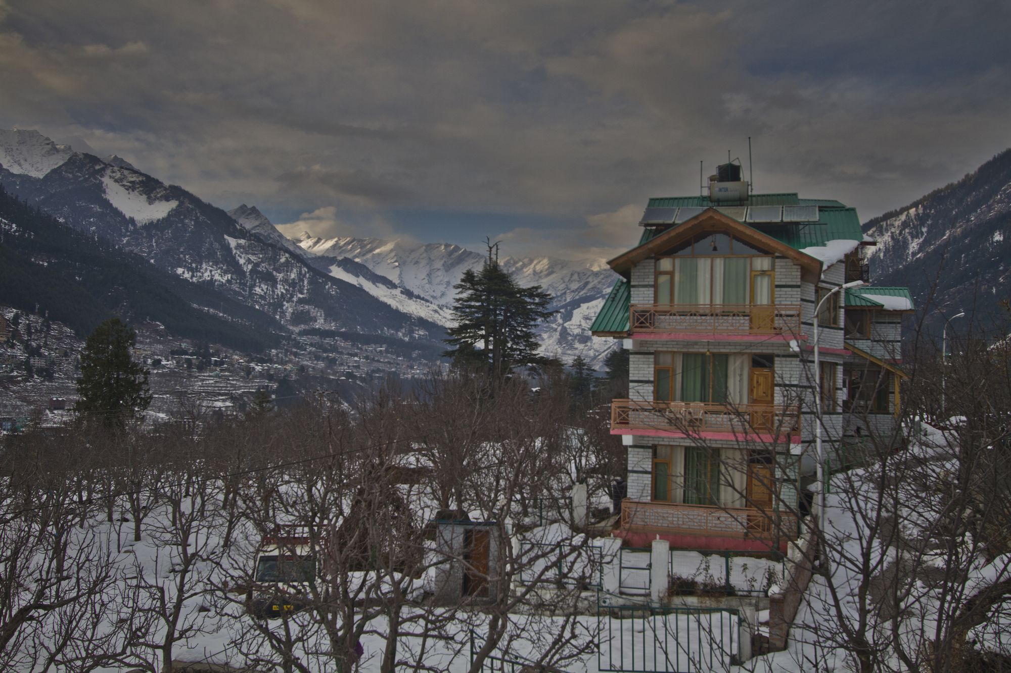Hotel Mountain Face Manāli Zewnętrze zdjęcie